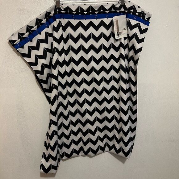 NWT Lululemon Vinyasa Scarf Luon Light
Arrow Chevron White Black / Black - Picture 9 of 11